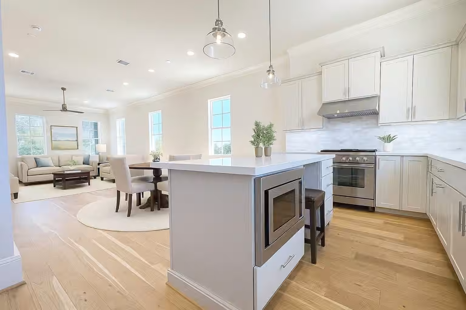 Photo 2 of 739 Bringhurst Street, Houston, TX