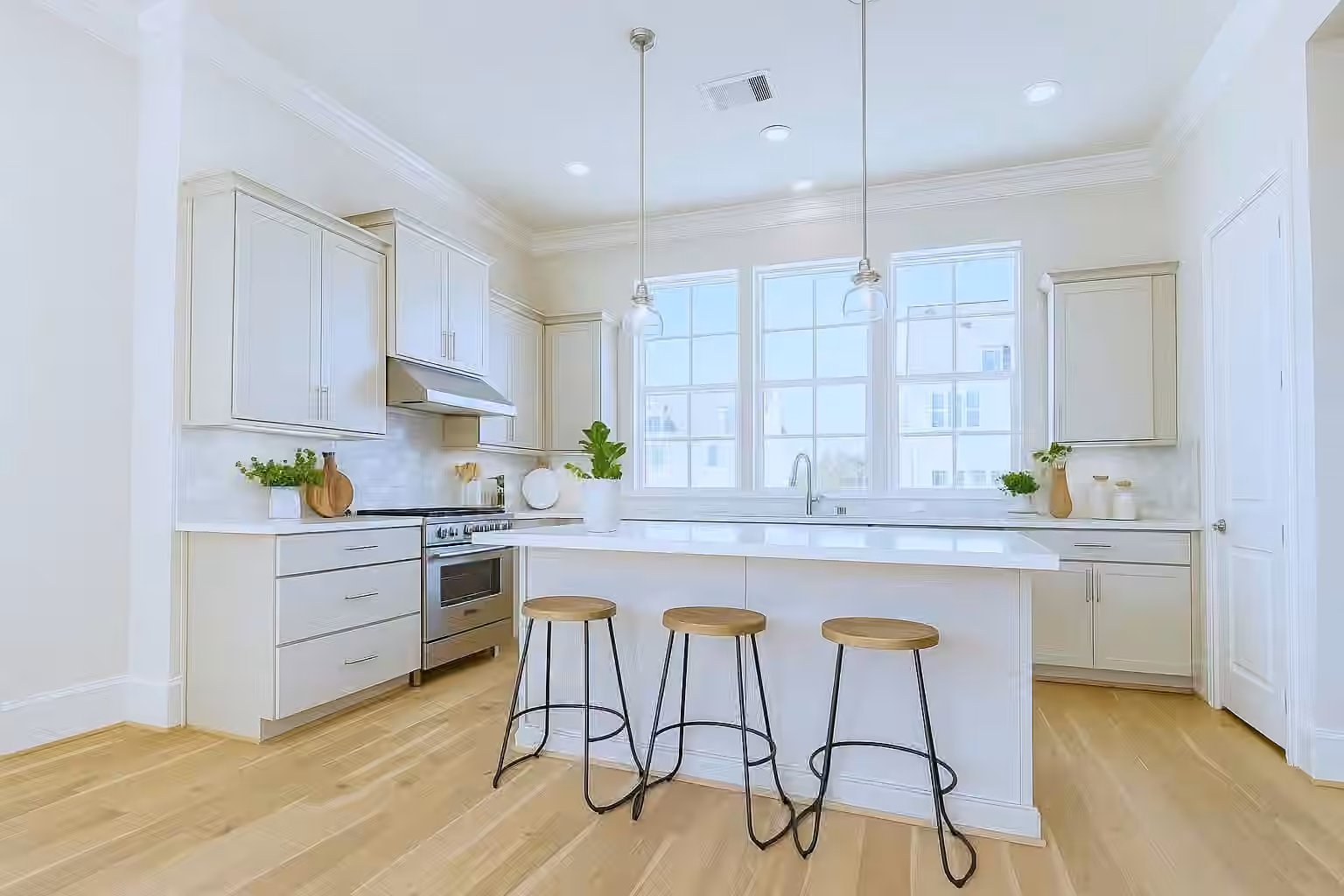 Photo 3 of 739 Bringhurst Street, Houston, TX