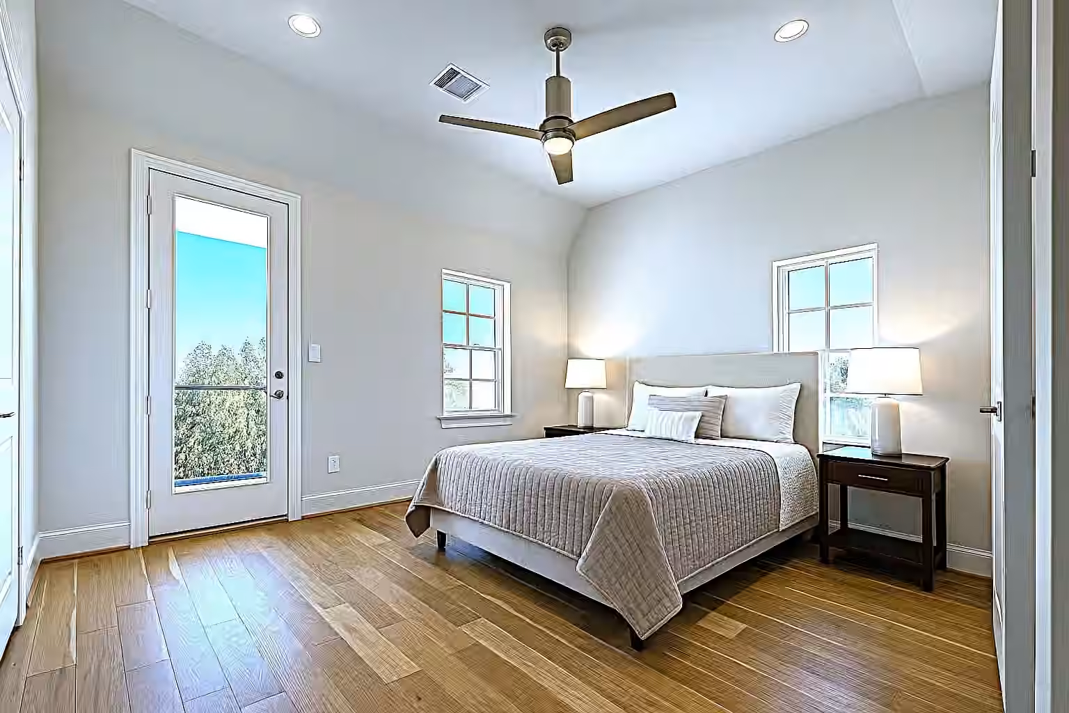 Photo 5 of 739 Bringhurst Street, Houston, TX