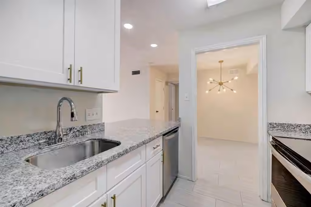 Photo 4 of 4645 Wild Indigo Street 373, Houston, TX