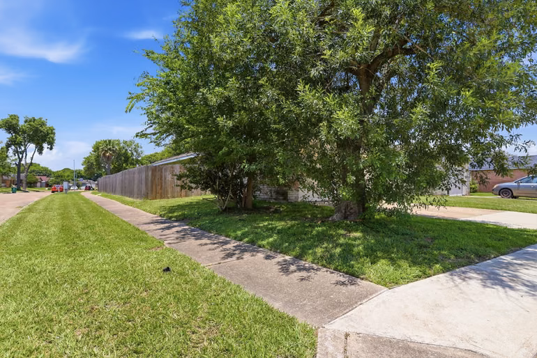 Photo 2 of 16226 Alden Ridge Drive, Houston, TX