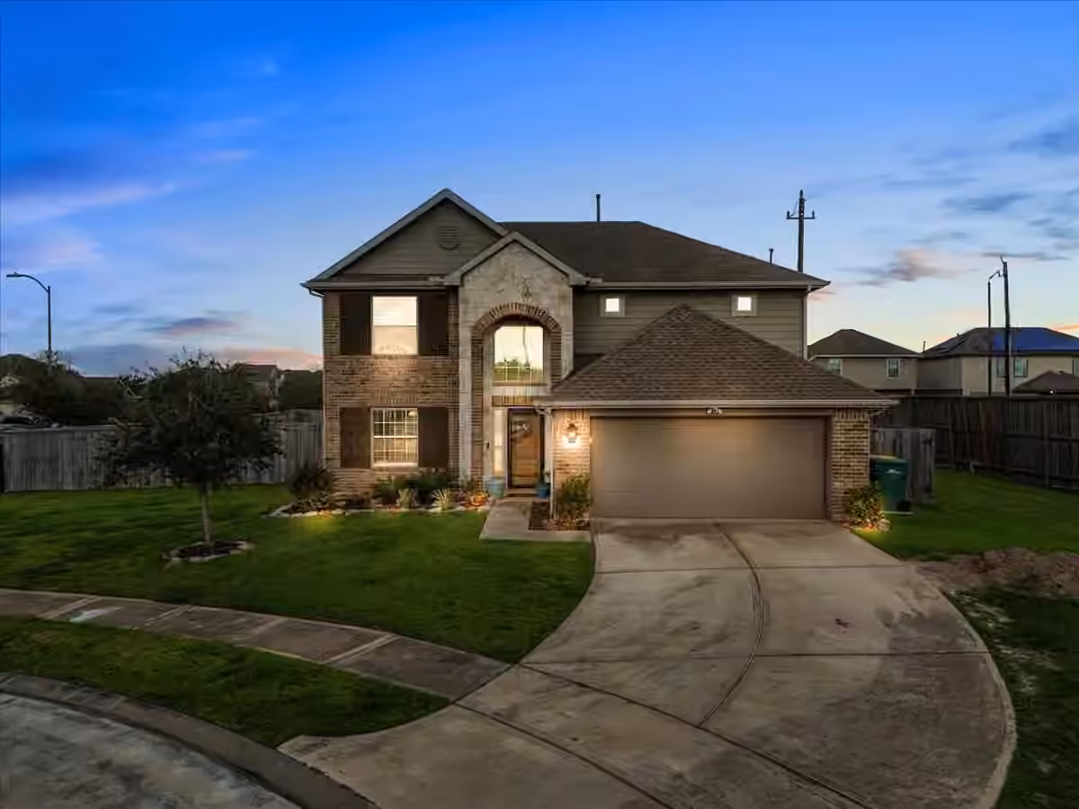Photo 3 of 356 Century Oaks Lane, Hitchcock, TX