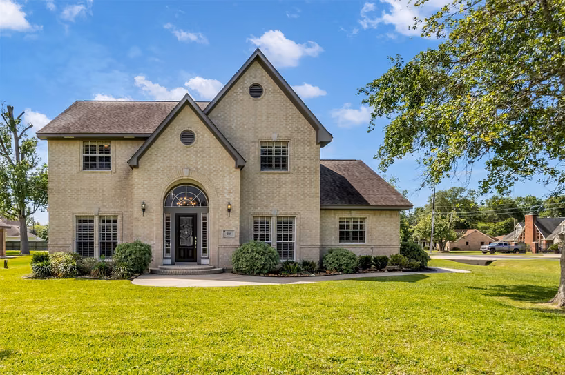 Photo of 210 River Oaks Drive, Baytown, TX 77523