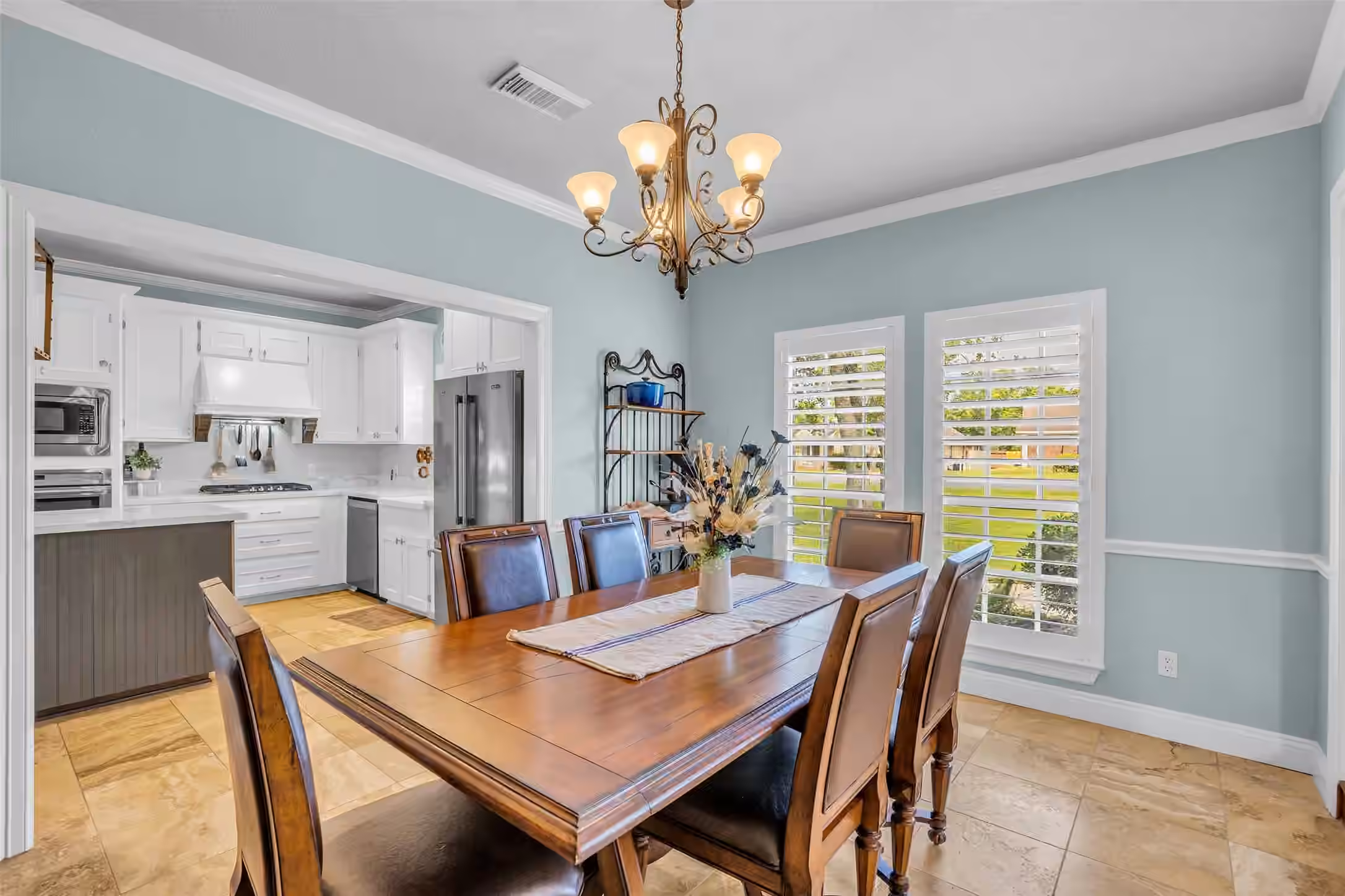 Photo 4 of 210 River Oaks Drive, Baytown, TX