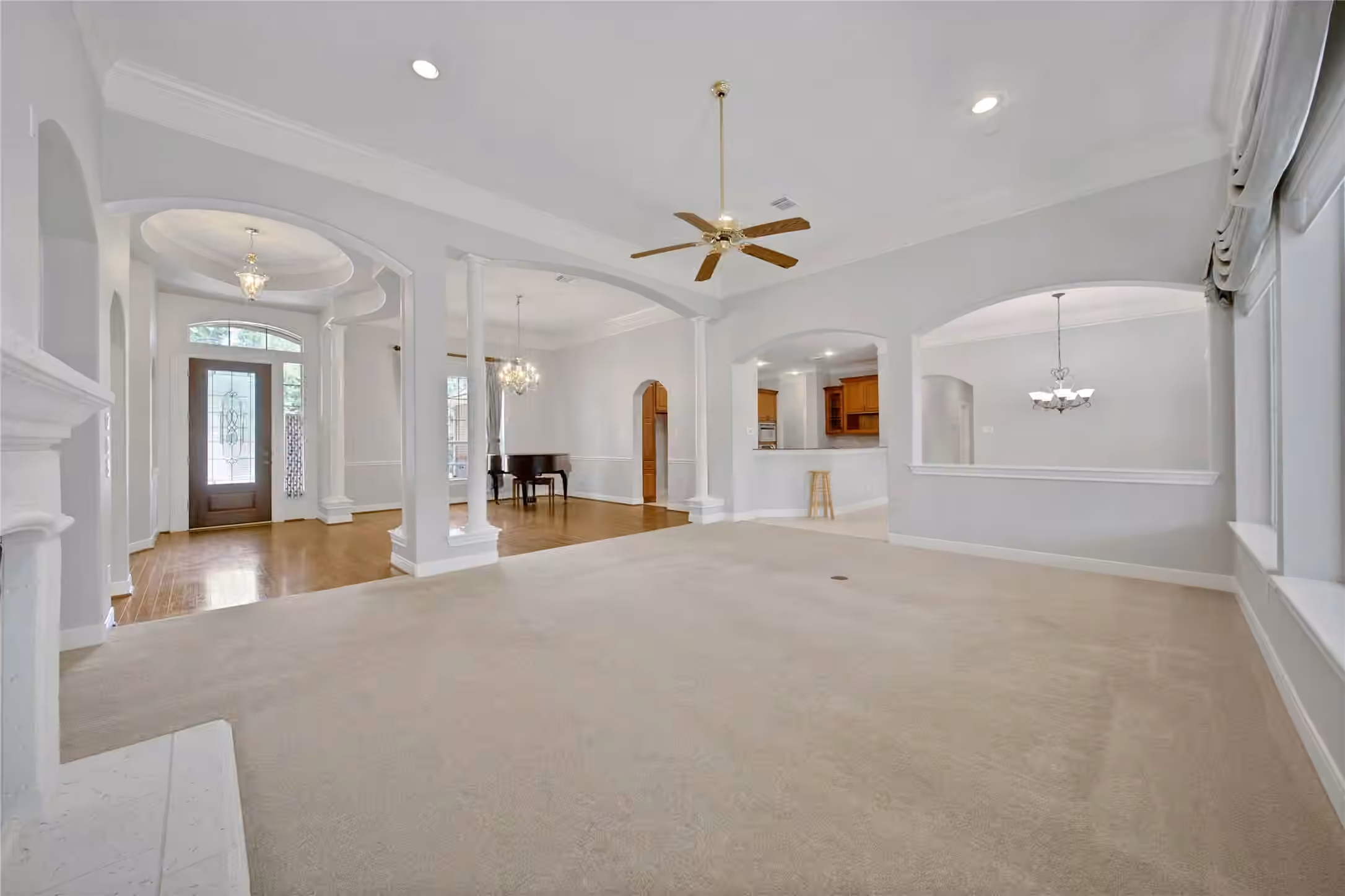 Photo 4 of 8918 Summerdale Lane, Conroe, TX