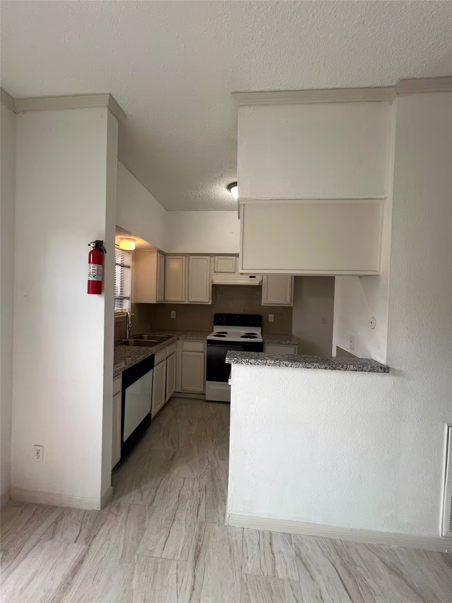 Photo 6 of 12300 Brookglade Circle 96, Houston, TX