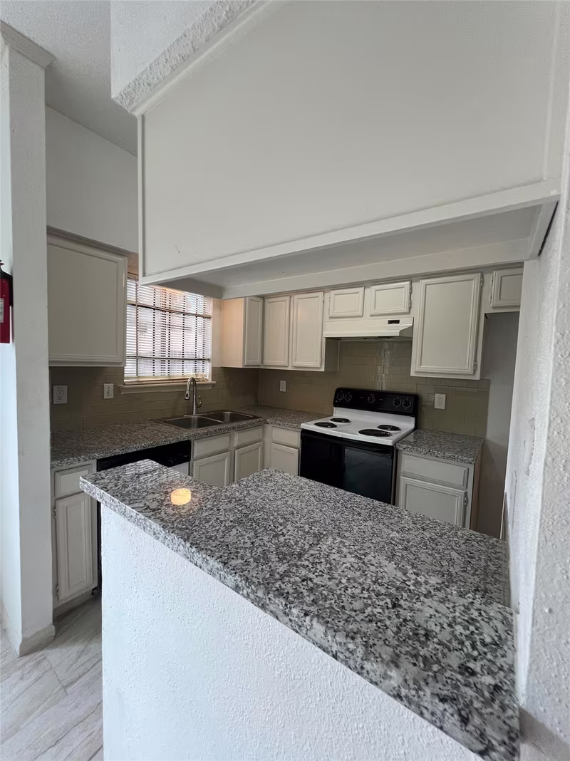 Photo 7 of 12300 Brookglade Circle 96, Houston, TX