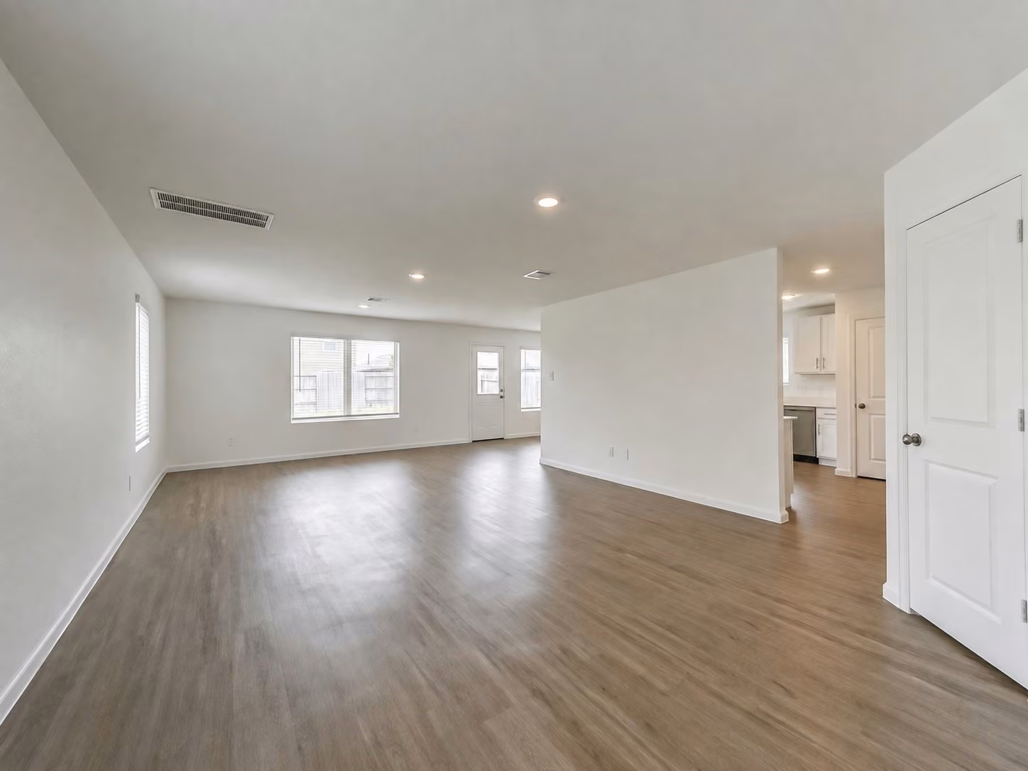 Photo 5 of 1511 Las Cuevas Drive, Conroe, TX