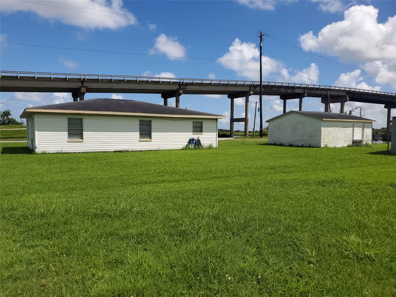 Photo 4 of 4915 County Road 227, Freeport, TX