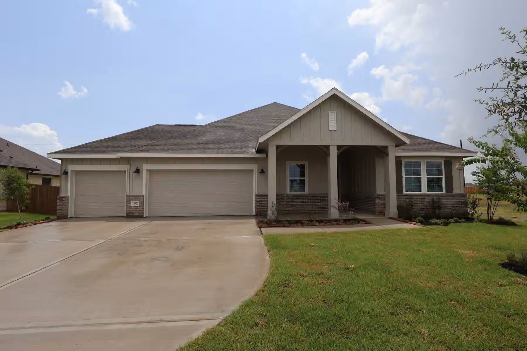 Photo of 11822 Old Fashion Circle, Mont Belvieu, TX 77535