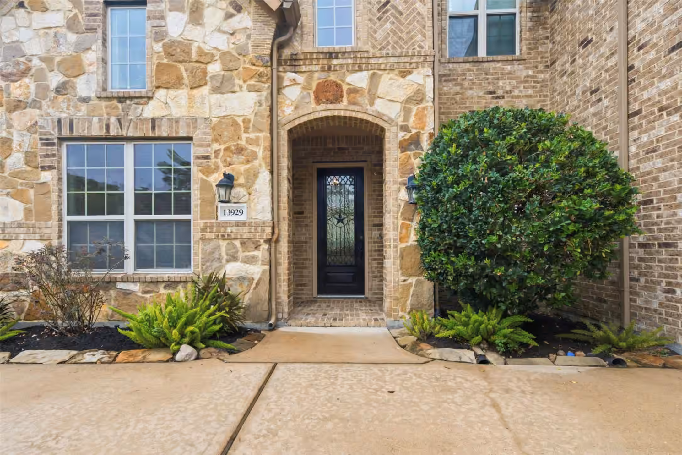 Photo 4 of 13929 North Lake Branch Lane, Houston, TX