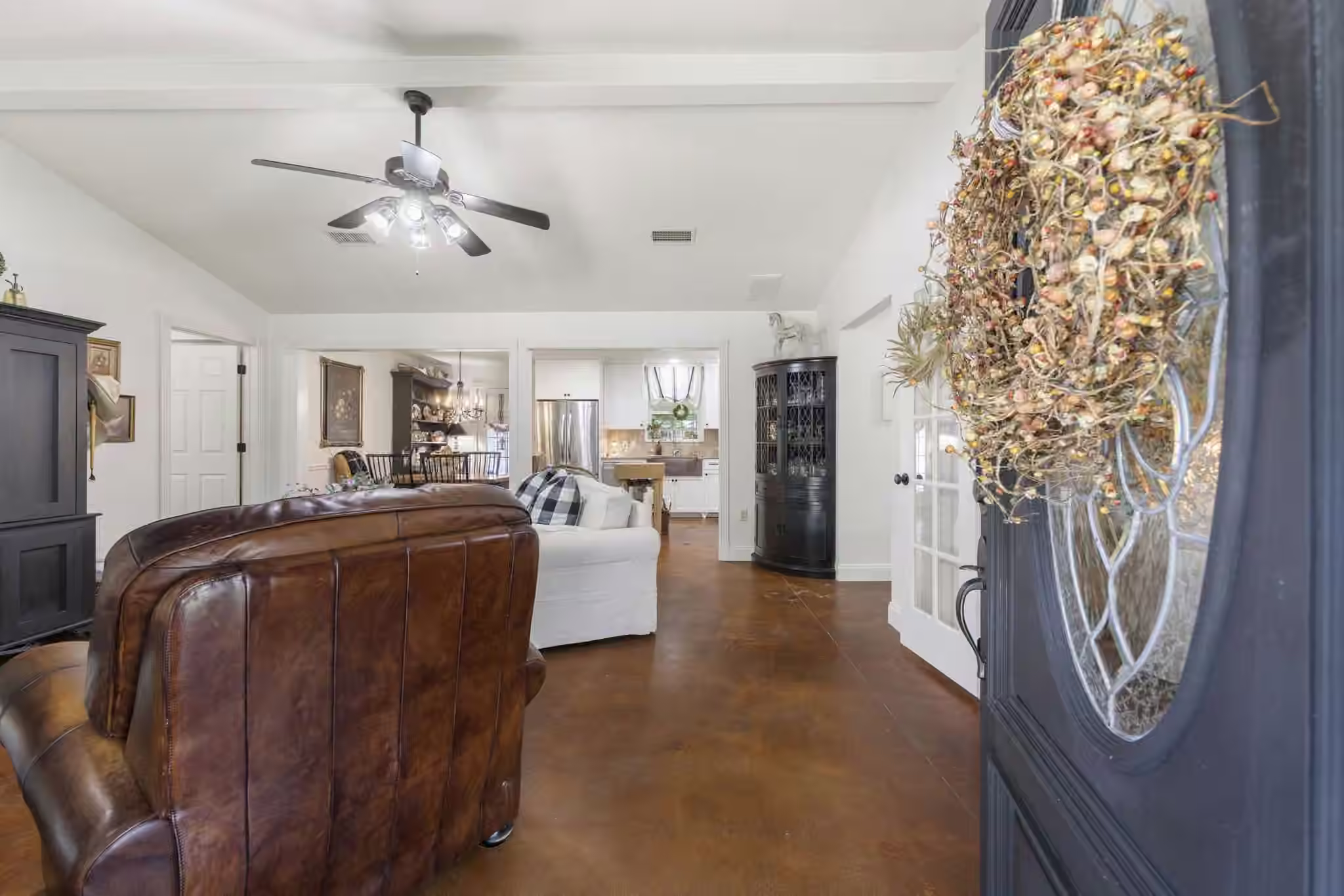 Photo 4 of 410 Shawnee Drive, Montgomery, TX