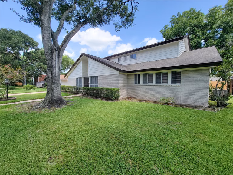Photo 2 of 18583 Martinique Drive, Houston, TX