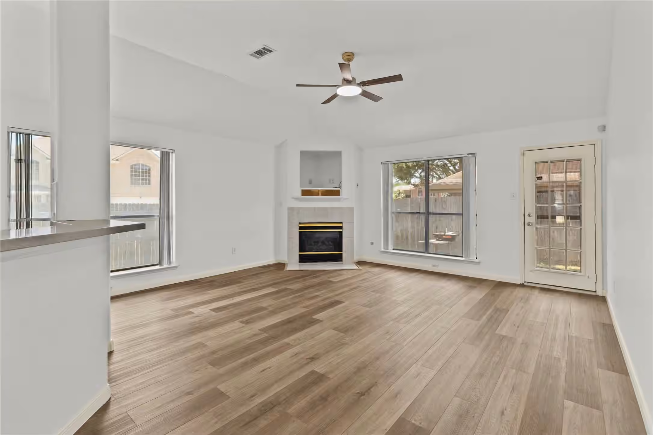 Photo 7 of 8723 Willancy Lane, Houston, TX