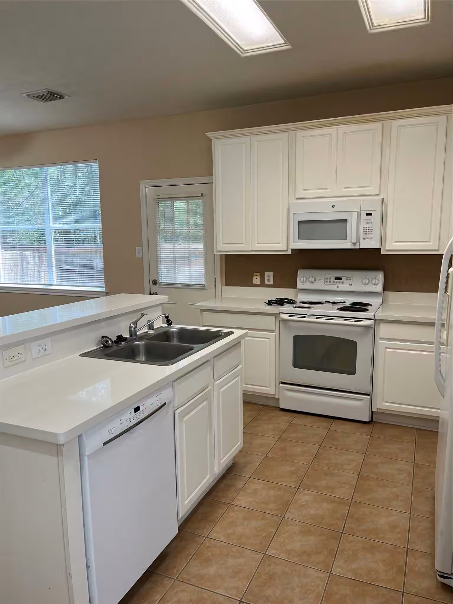 Photo 5 of 231 N Burberry Park Circle, The Woodlands, TX