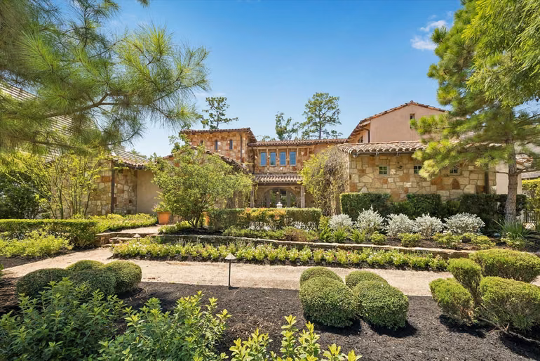 Photo 2 of 15 N Badger Lodge Circle, Spring, TX