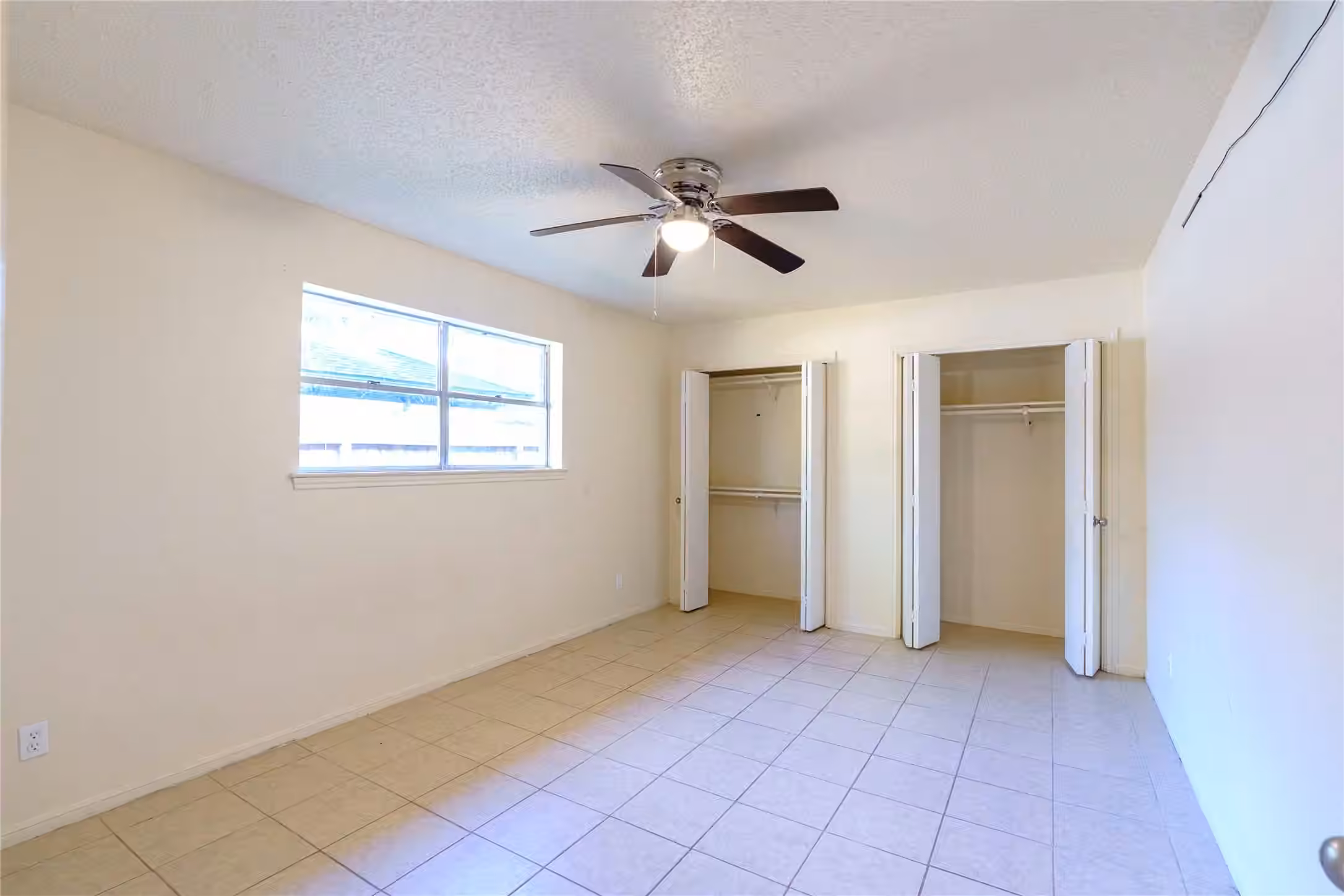 Photo 5 of 4850 Slade Ben Lane, Alvin, TX