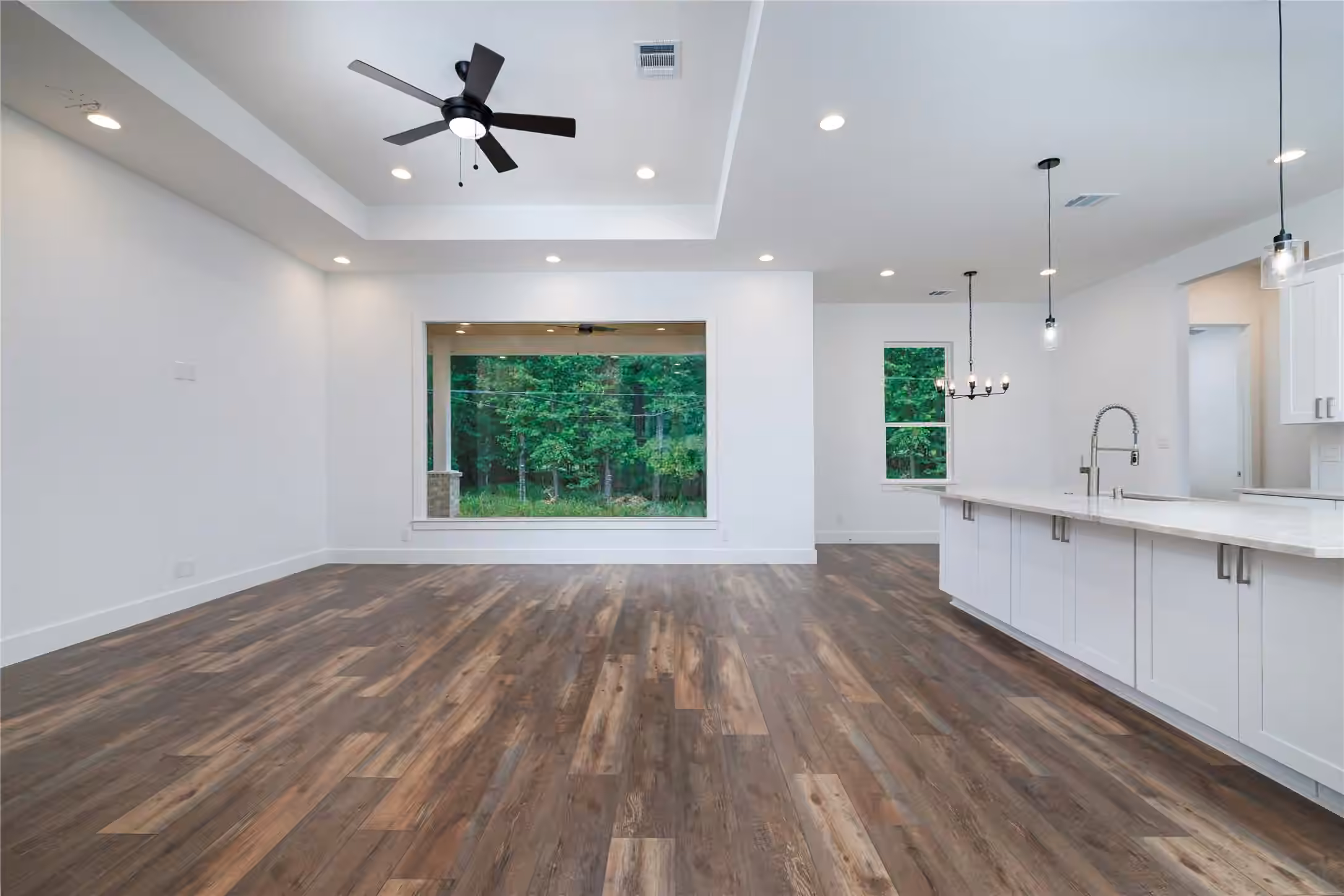 Photo 4 of 1049 Broadmoor Drive, Huntsville, TX