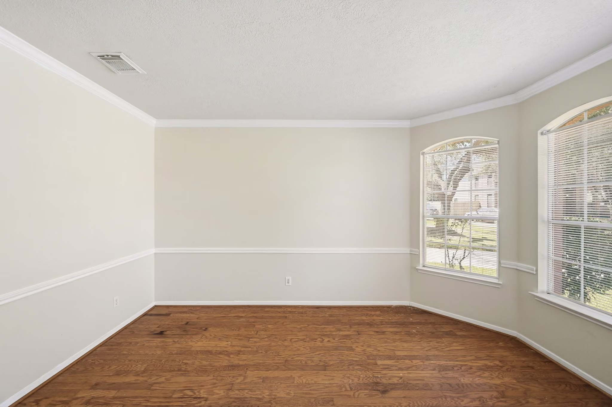 Photo 5 of 215 Crabapple Drive, Baytown, TX
