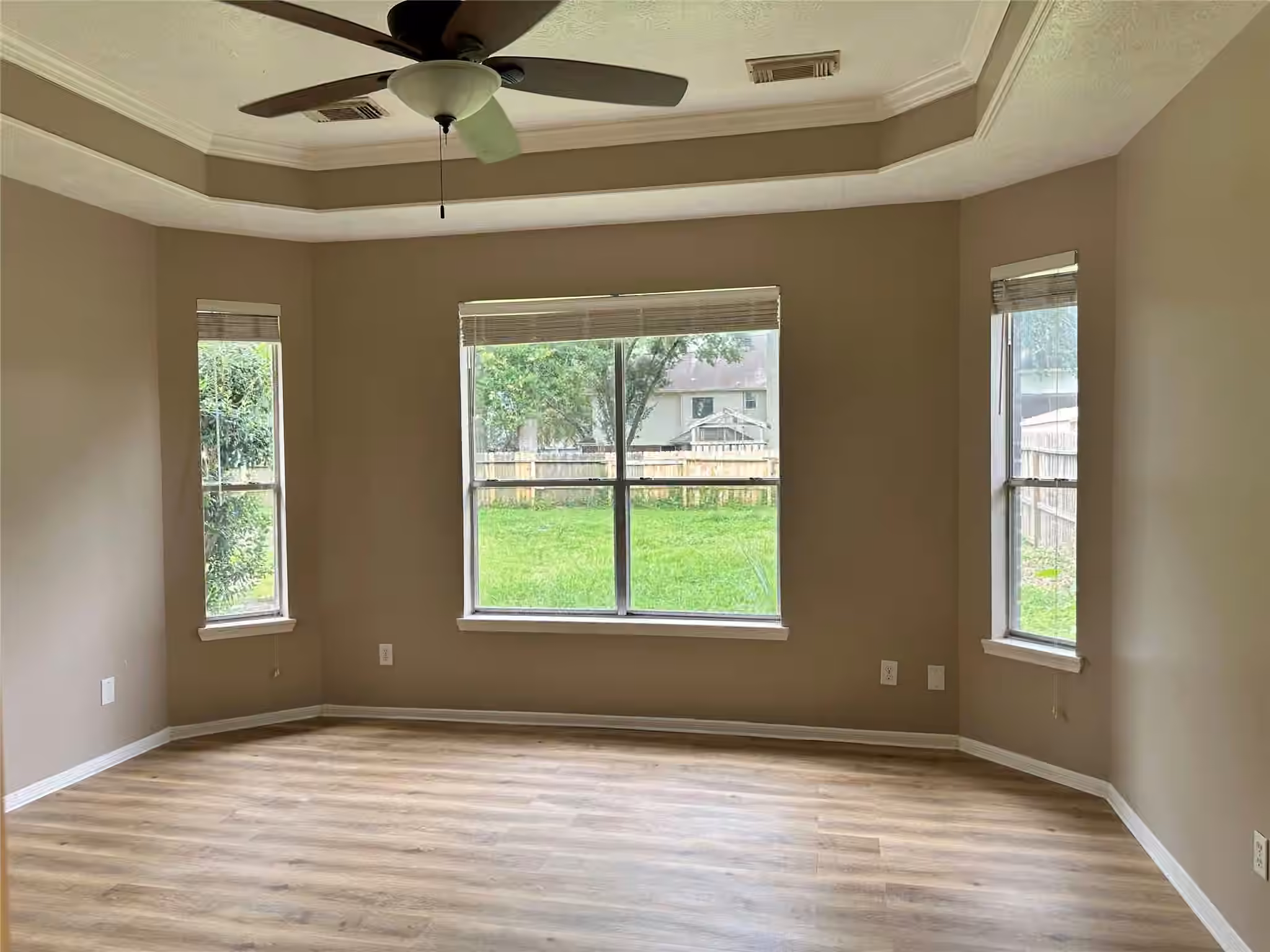 Photo 3 of 13315 Denver Oaks Drive, Houston, TX