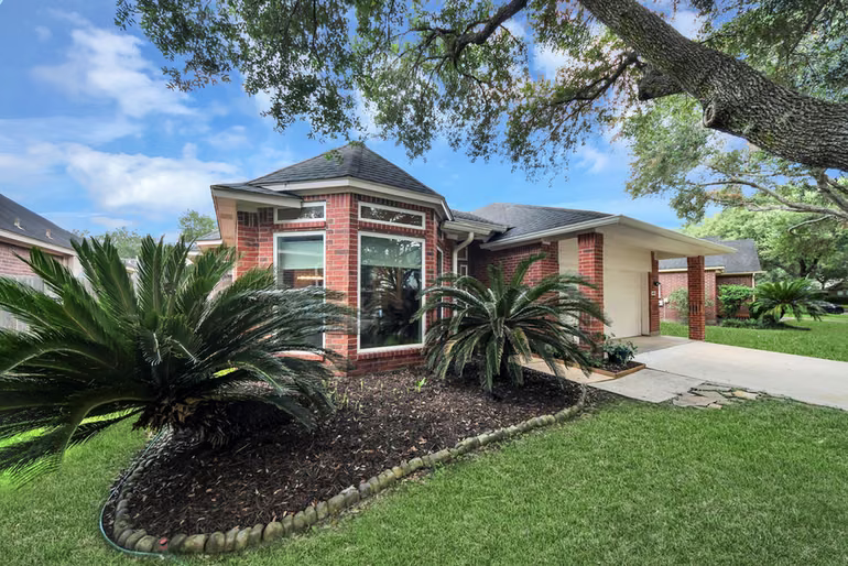 Photo 2 of 4634 Jaymar Dr, Sugar Land, TX