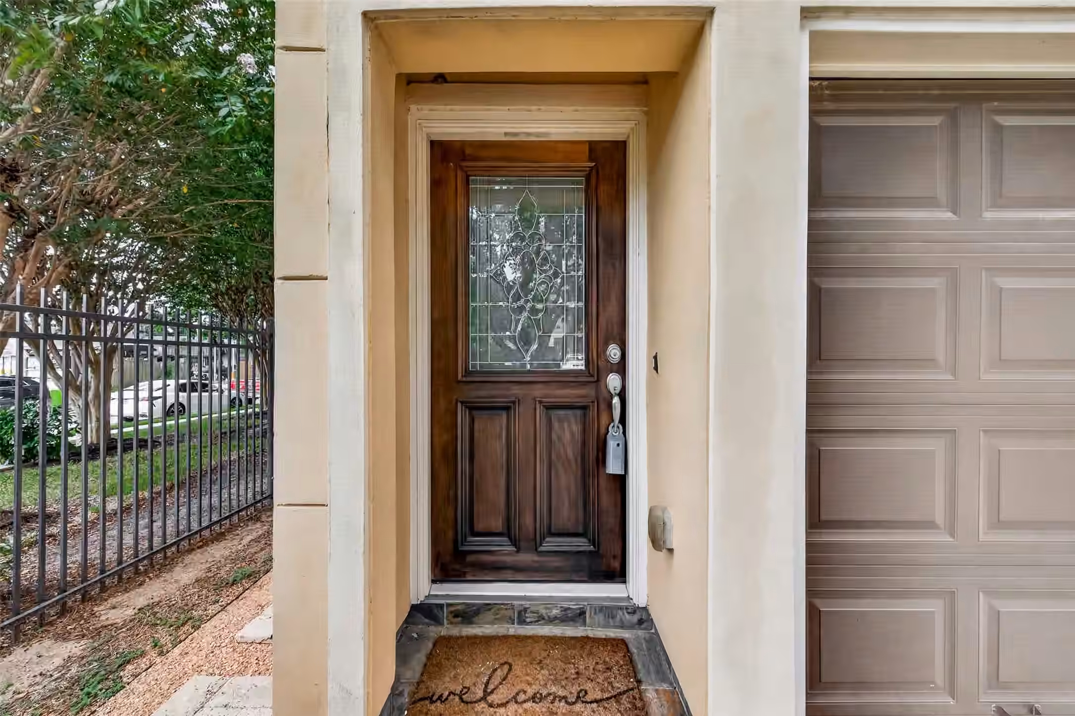 Photo 2 of 888 Fisher Street, Houston, TX