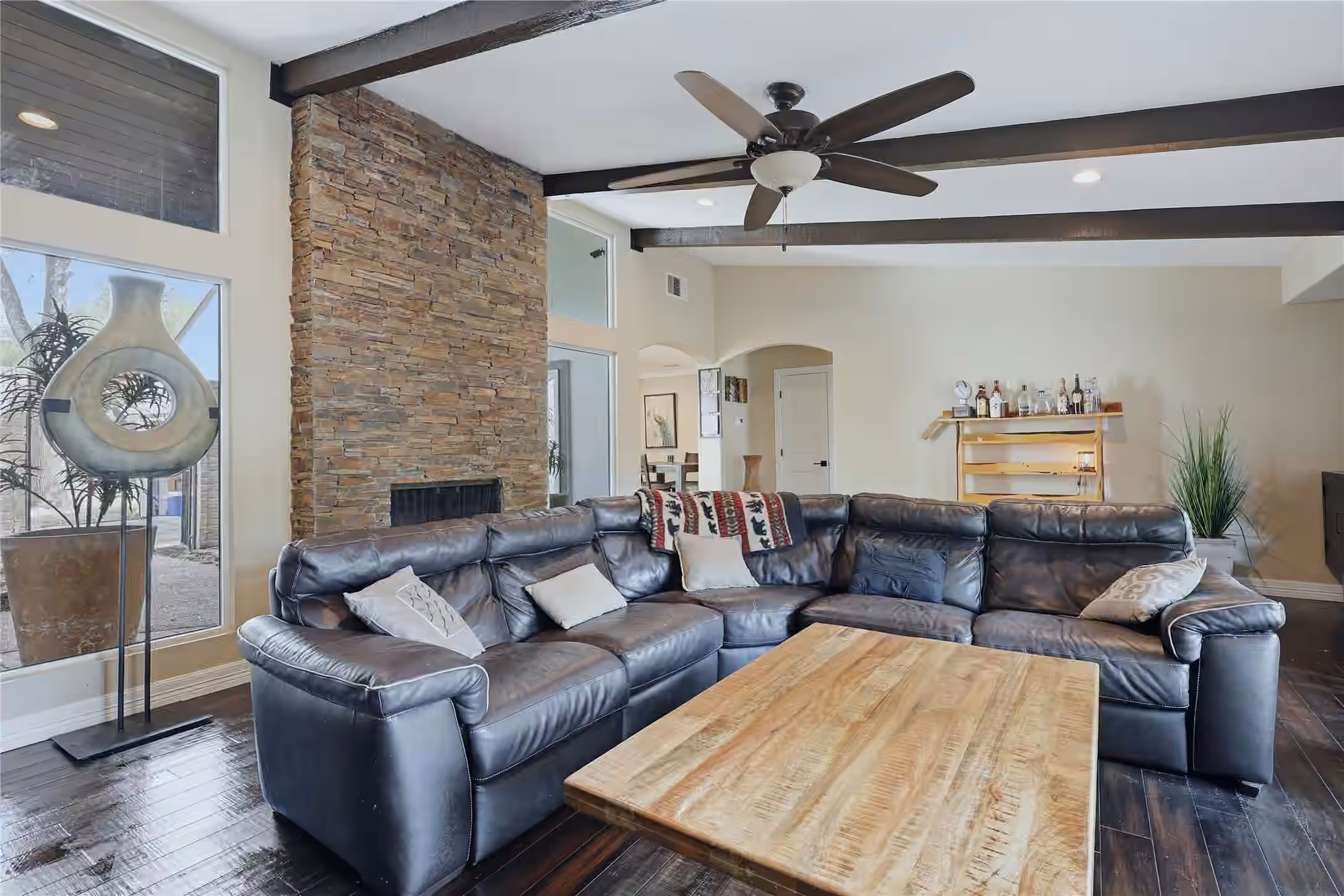 Photo 6 of 15711 Laurel Heights Drive, Houston, TX