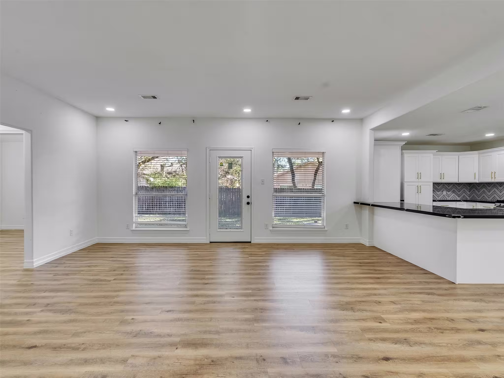 Photo 5 of 206 Doncaster Street, Conroe, TX