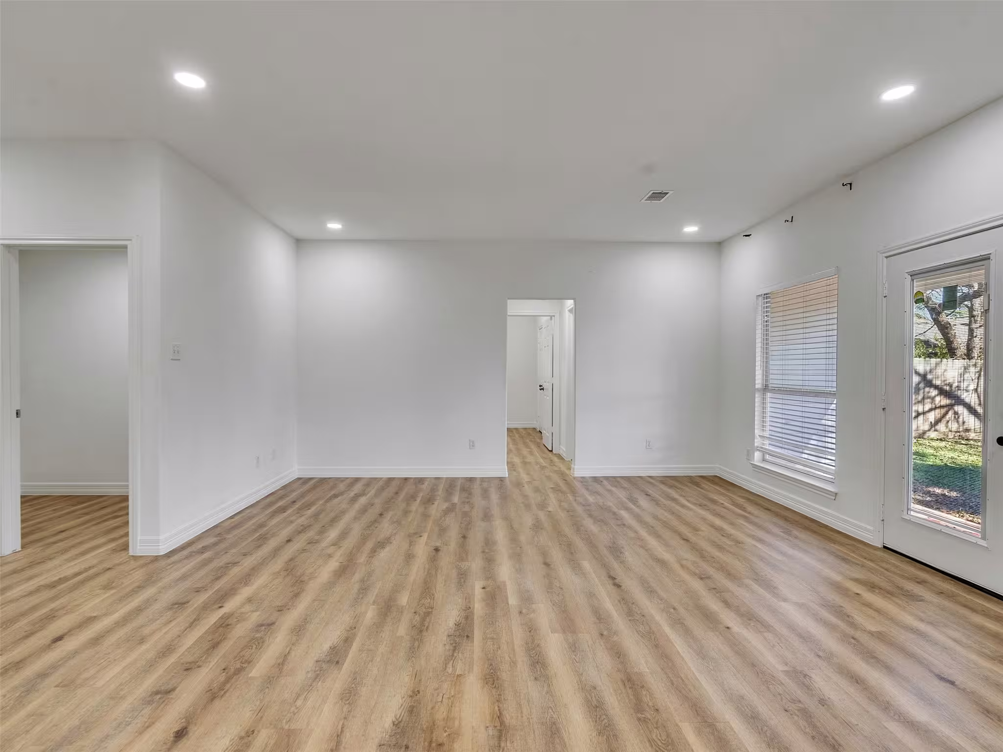 Photo 7 of 206 Doncaster Street, Conroe, TX