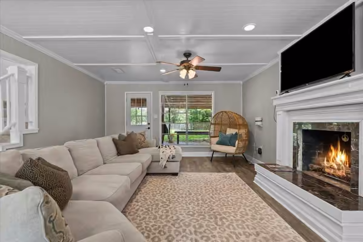 Photo 3 of 209 Palm Aire Drive, Friendswood, TX