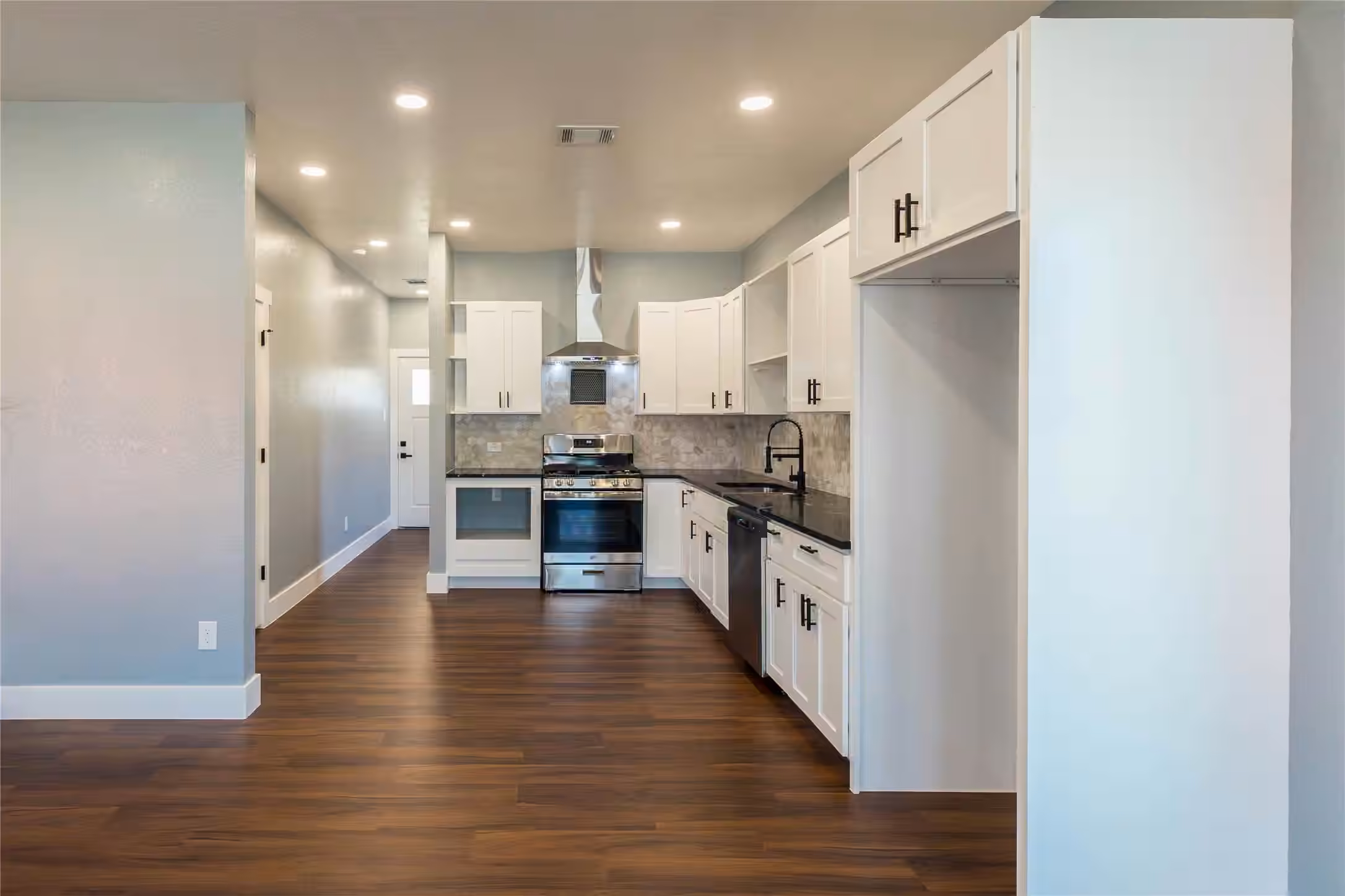 Photo 7 of 818 Westshire Drive, Houston, TX