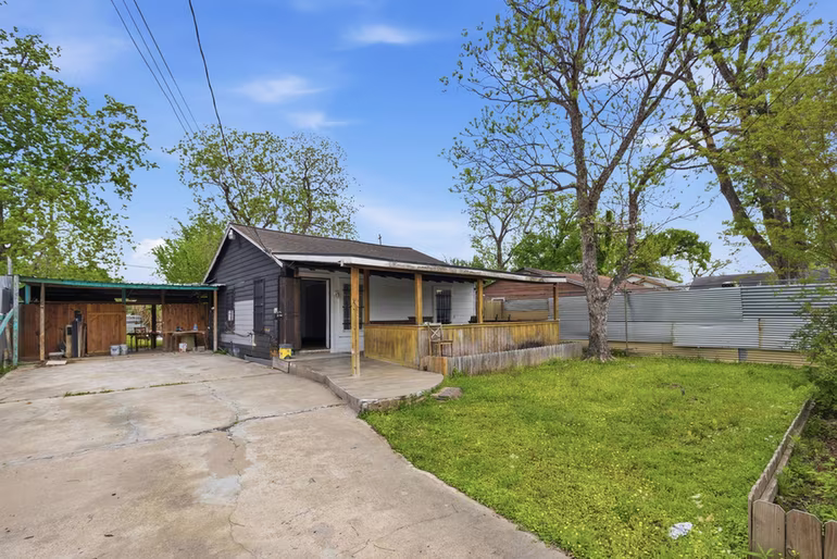 Photo 3 of 2423 Chamberlain Street, Houston, TX