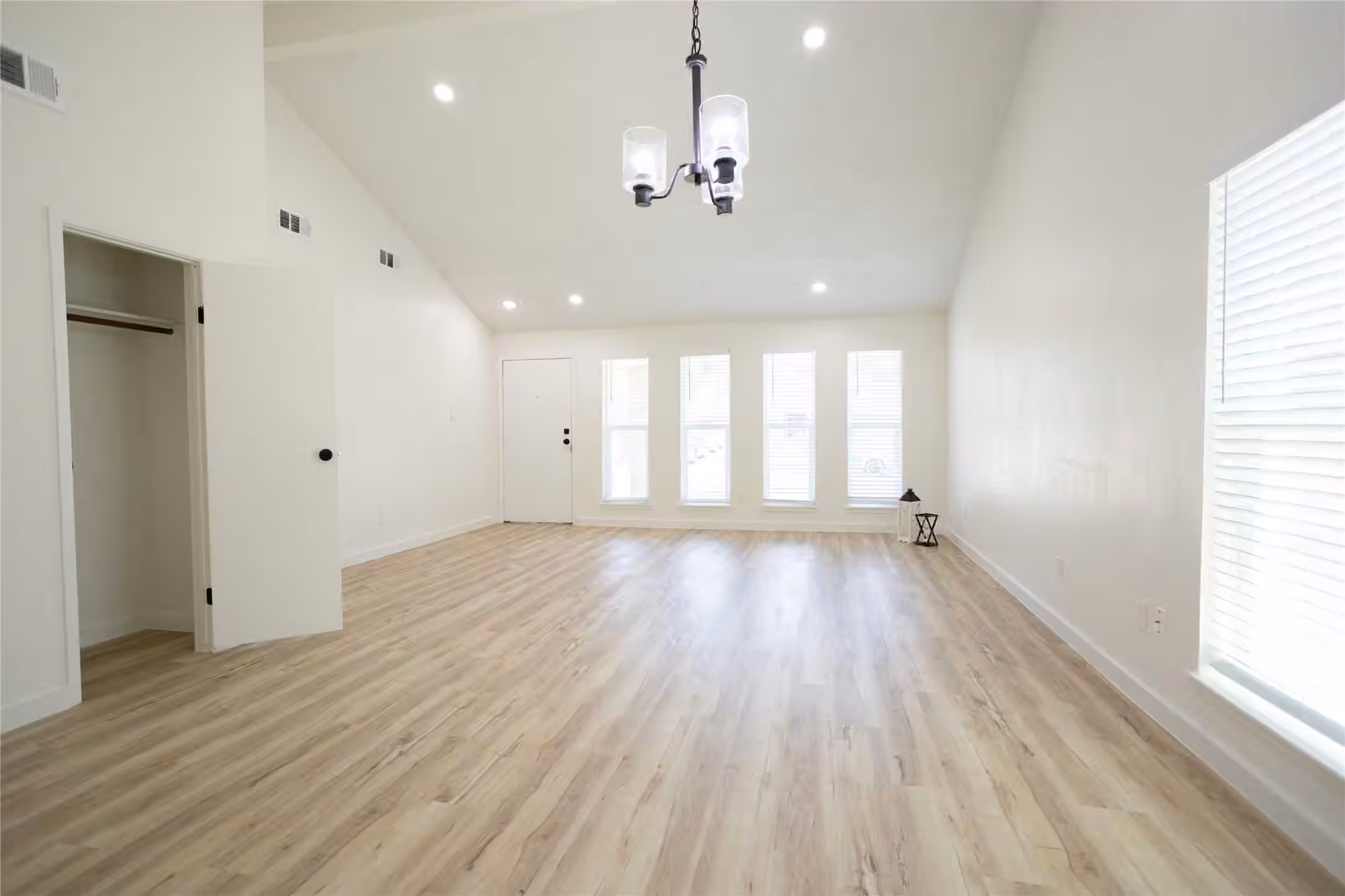 Photo 5 of 7006 Foxfield Lane, Humble, TX