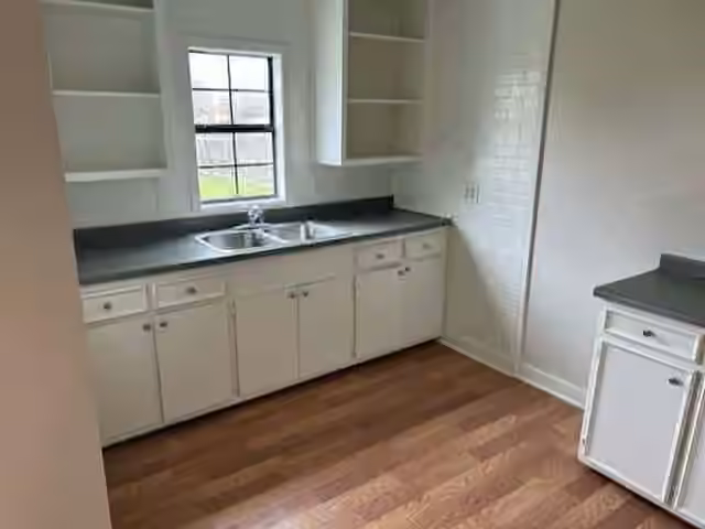 Photo 4 of 1022 W 8th Street, Freeport, TX