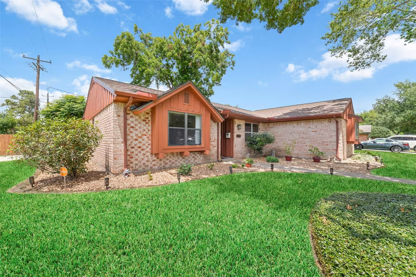 Photo 3 of 7434 Carew Street, Houston, TX