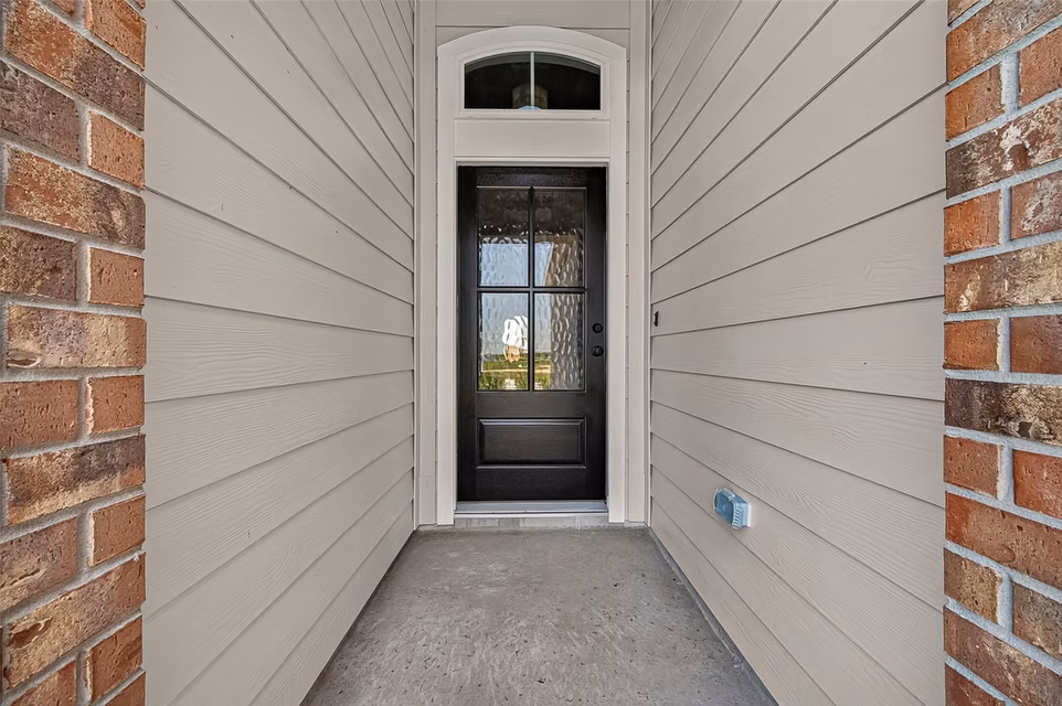 Photo 4 of 1435 Terry Roberts Drive, Angleton, TX