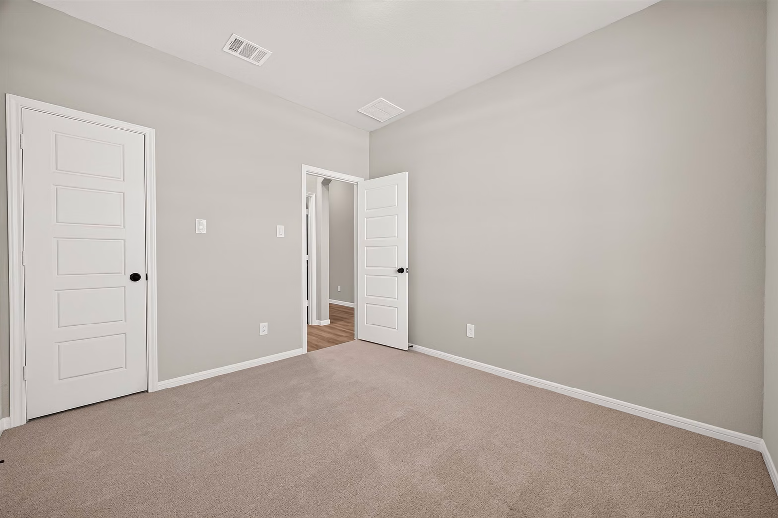 Photo 7 of 1435 Terry Roberts Drive, Angleton, TX