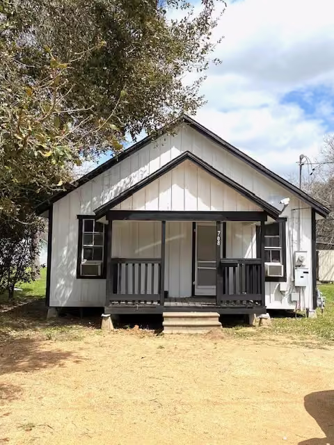 Photo of 708 N Wharton Street, El Campo, TX