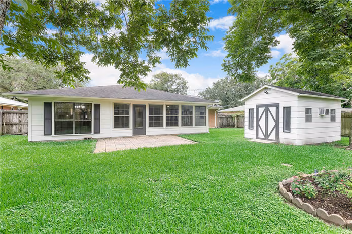 Photo 4 of 1916 Baywood Drive, Bay City, TX