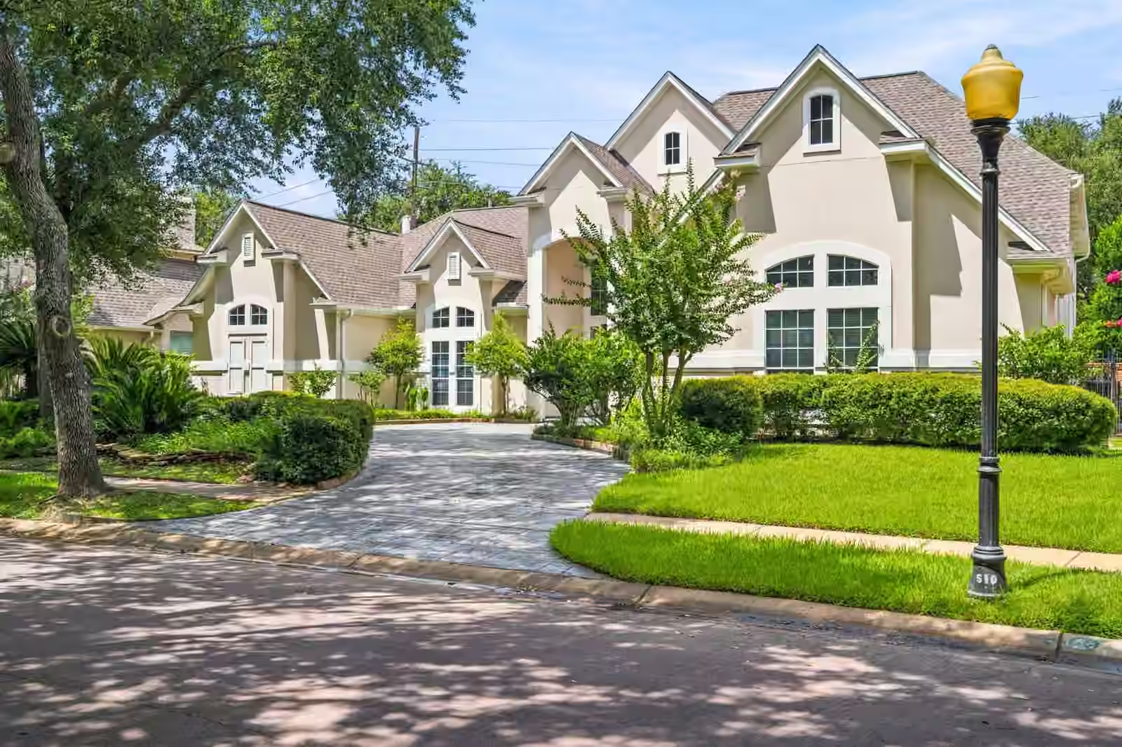 Photo 3 of 1606 Clearwater Creek Drive, Sugar Land, TX