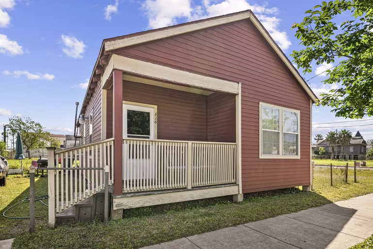 Photo 3 of 2820 Winnie Street, Galveston, TX