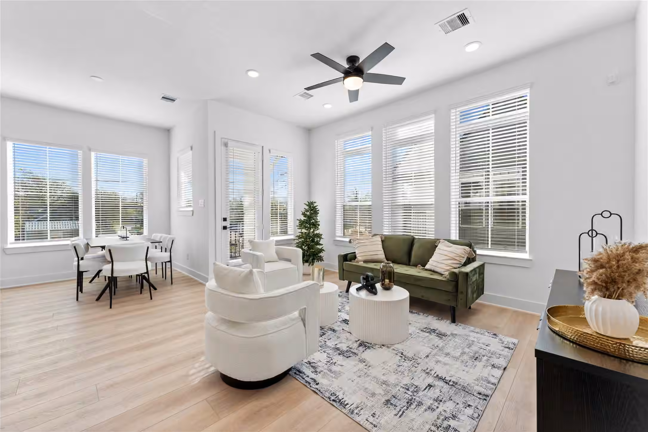 Photo 6 of 3107 Jensen Dr B, Houston, TX