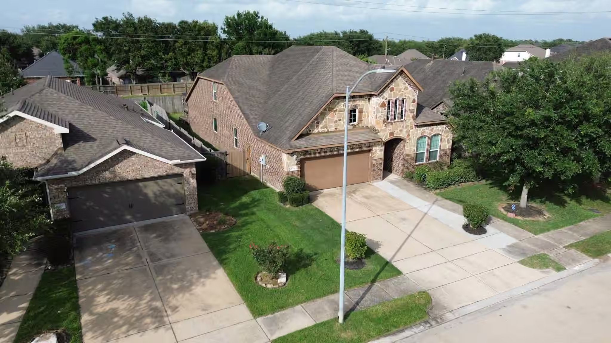 Photo 2 of 1991 Honey Meadow lane Lane, Pearland, TX