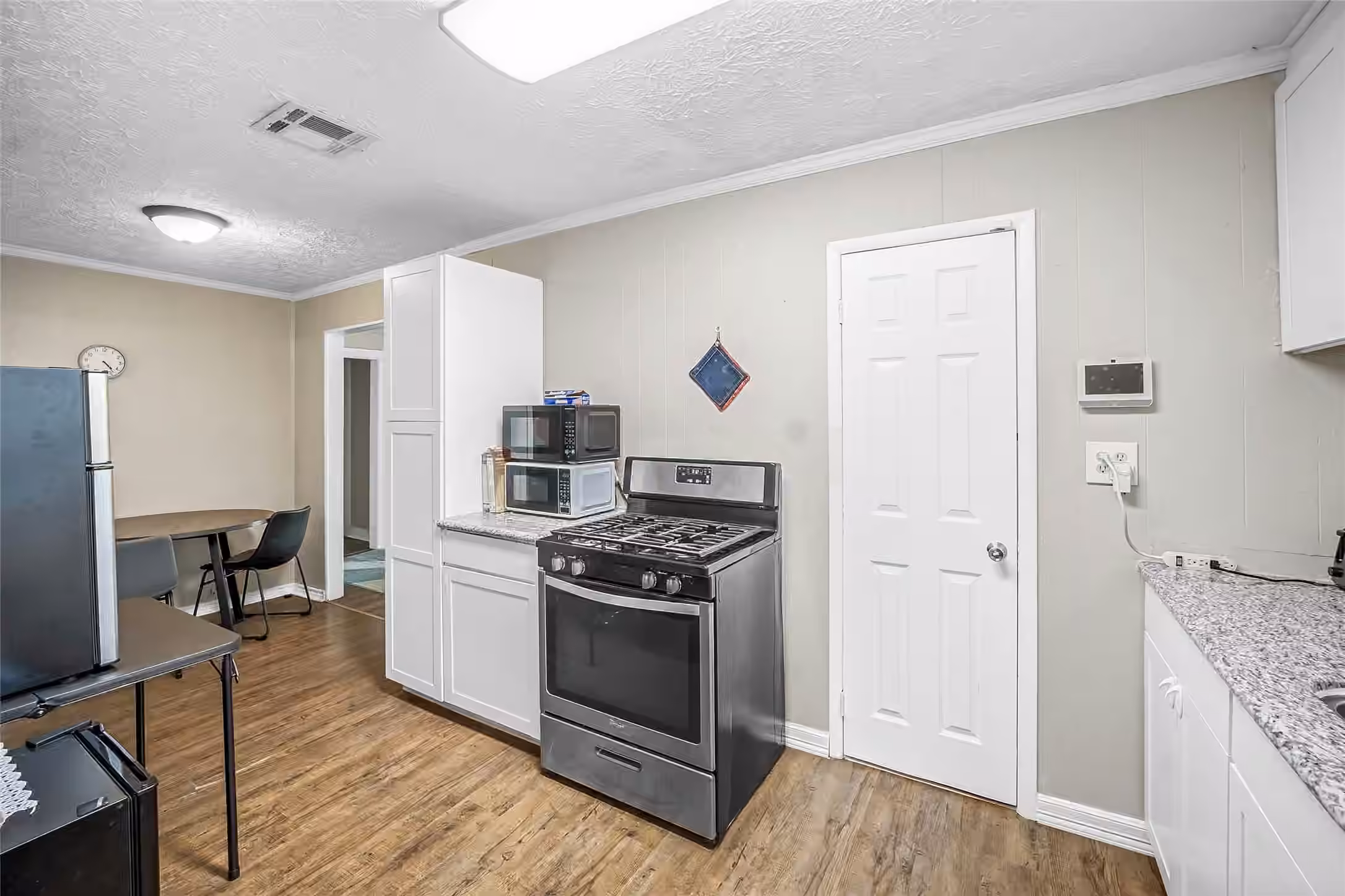Photo 6 of 705 Akers Street, Angleton, TX
