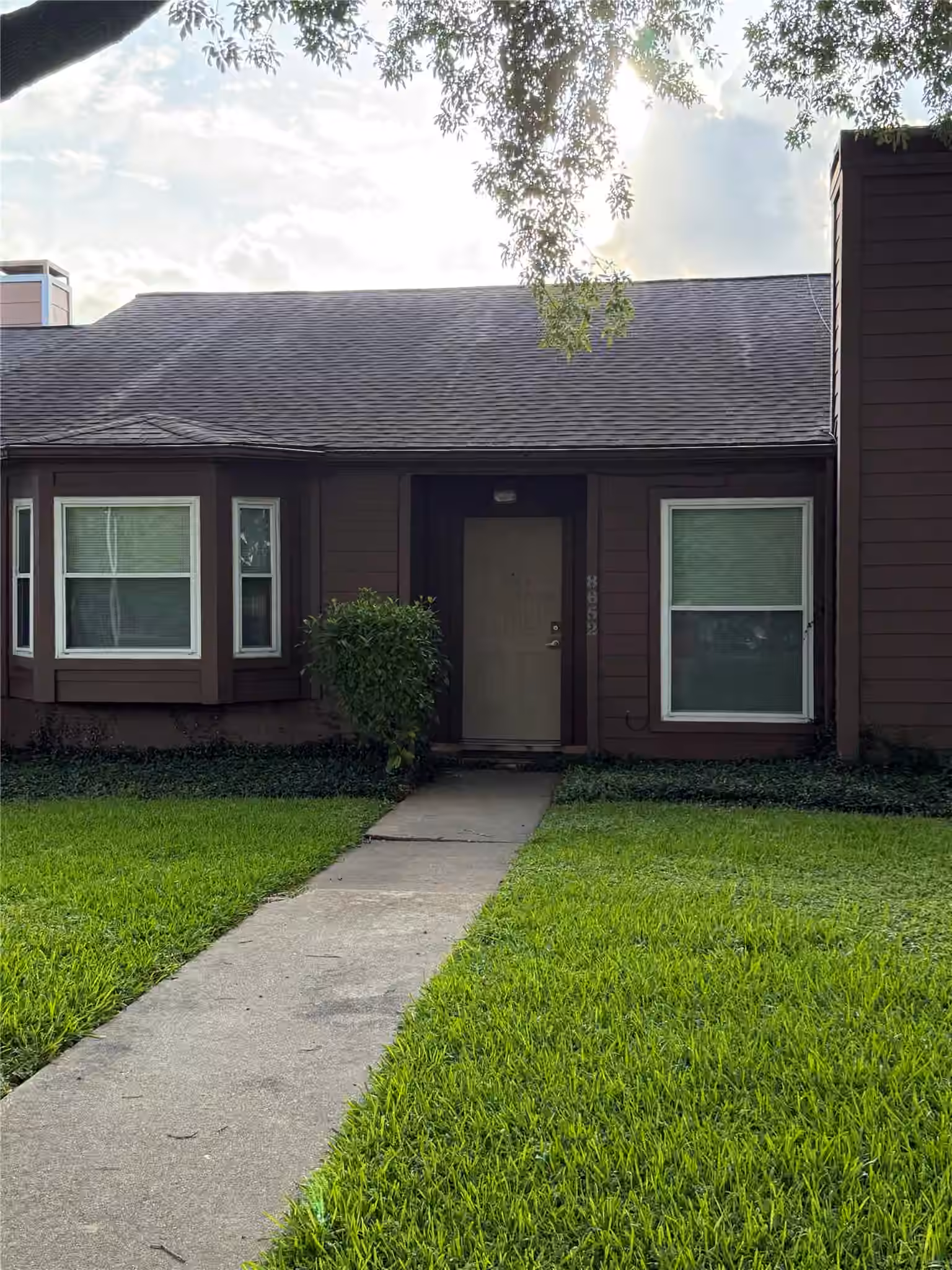 Photo 2 of 8652 Maplecrest Drive, Houston, TX