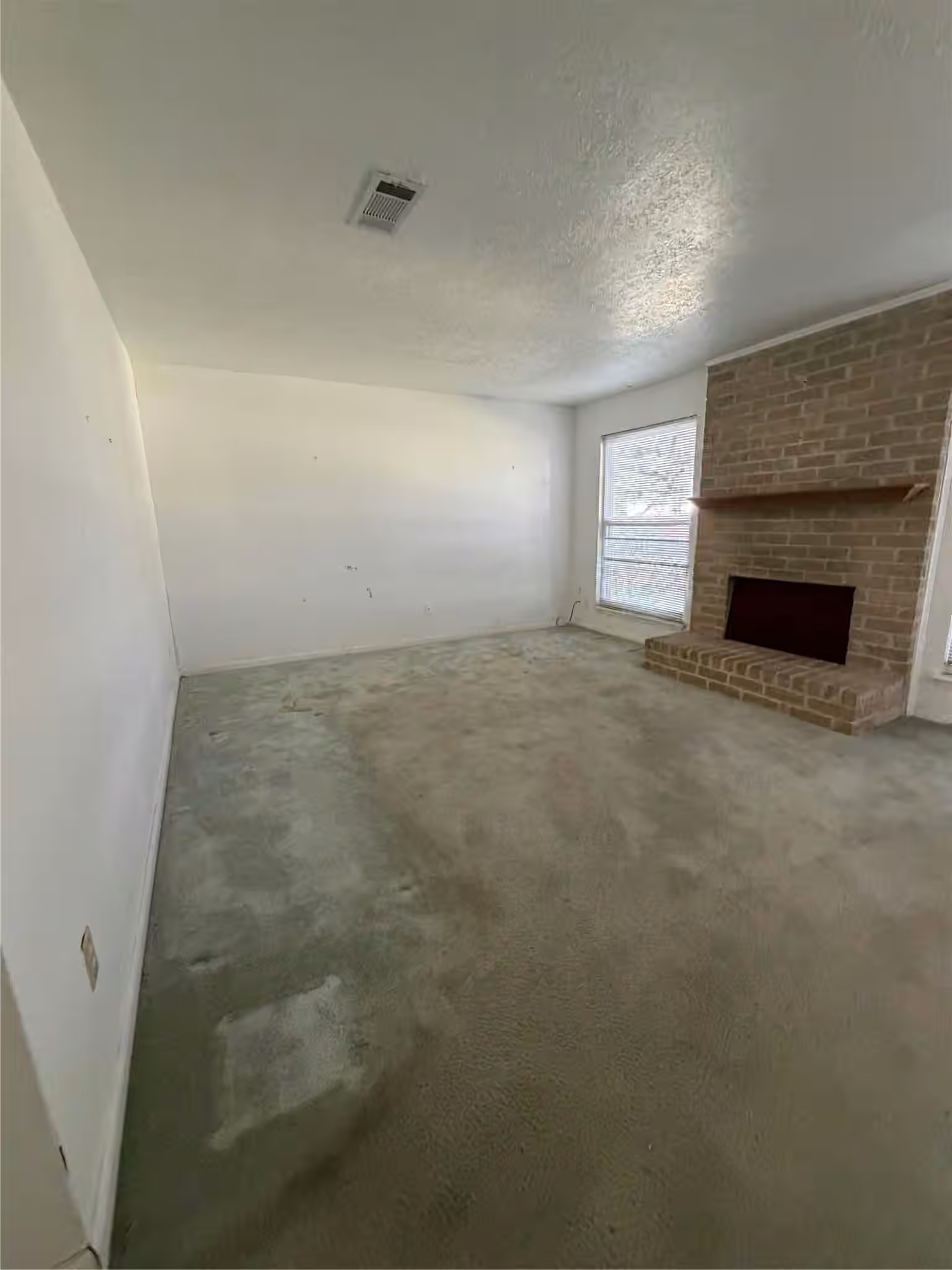 Photo 5 of 8652 Maplecrest Drive, Houston, TX