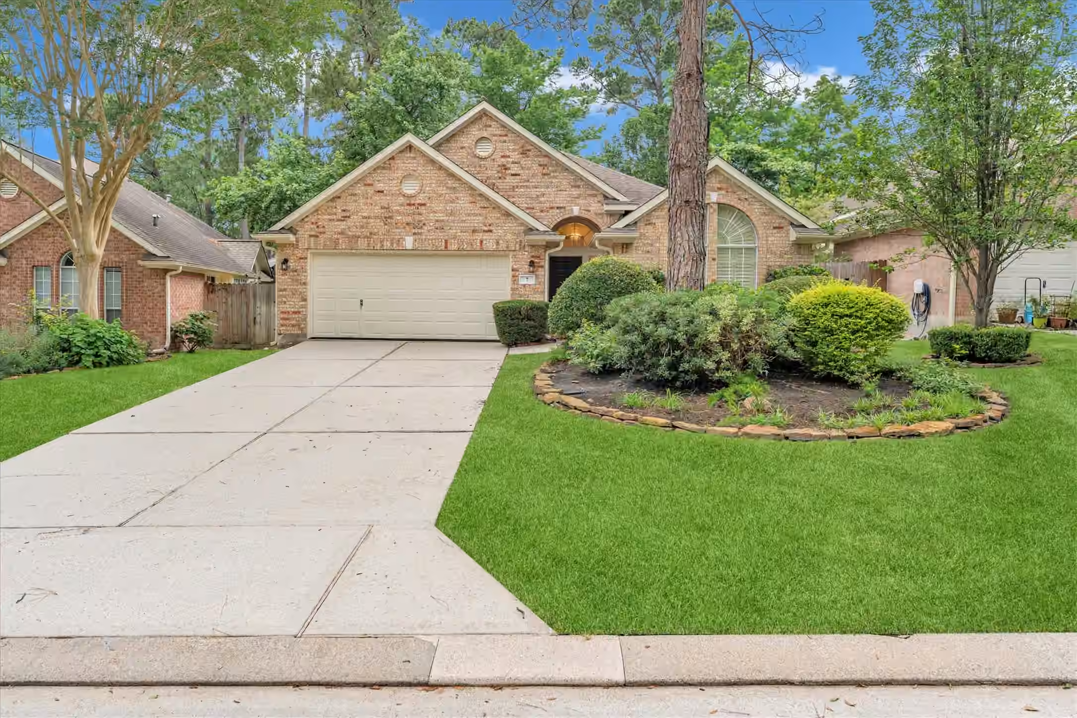 Photo of 7 Currymead Place, The Woodlands, TX 77382