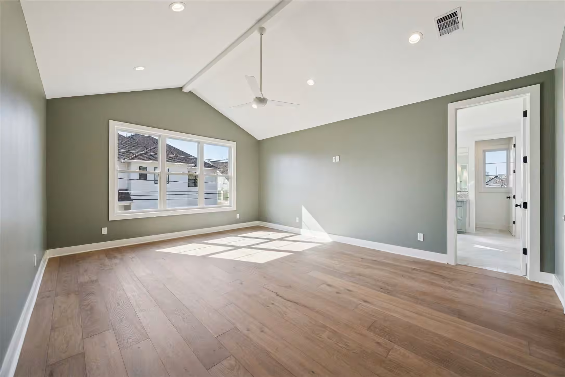 Photo 7 of 955 W 42nd Street, Houston, TX