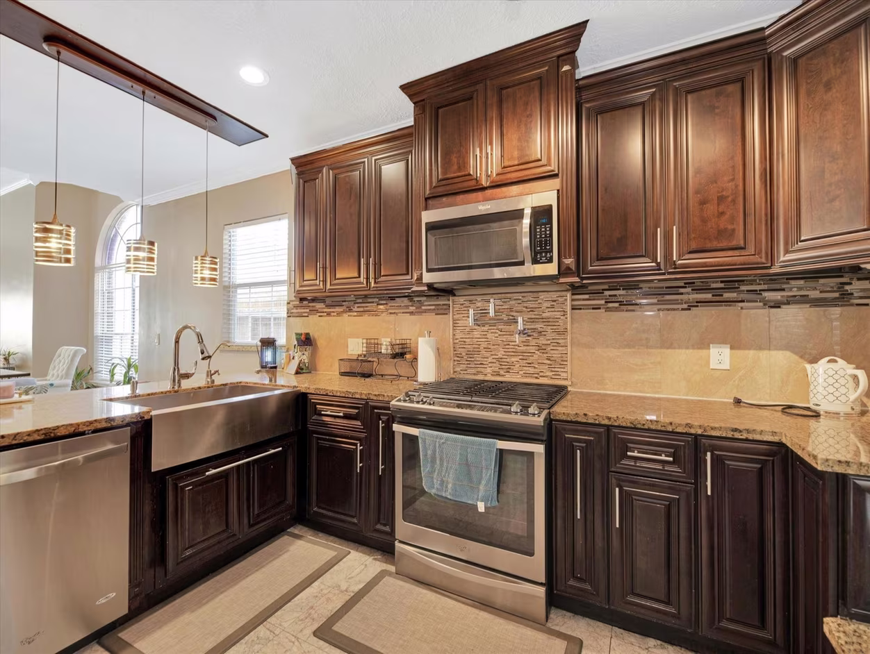 Photo 3 of 7042 River Garden Drive, Houston, TX