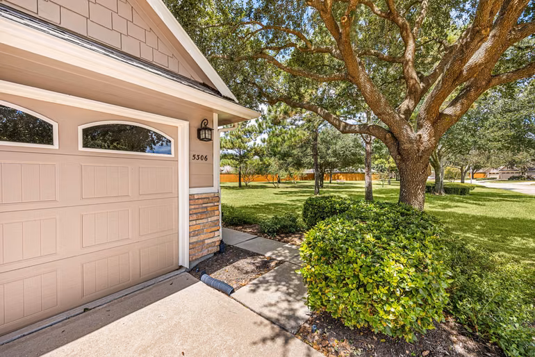 Photo 5 of 5306 Greenbrae Lane, Katy, TX